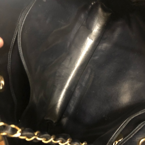 Authentic CHANEL Dark Navy Lambskin Tote - Picture 4 of 16